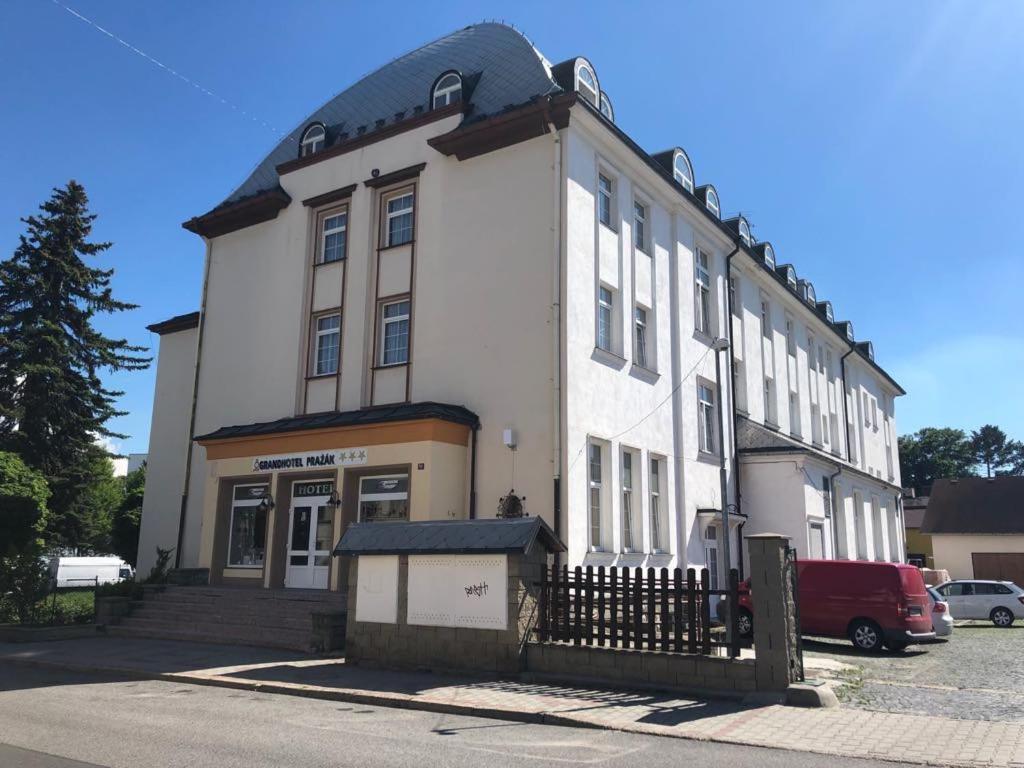 Grandhotel Novy Bor Exterior photo